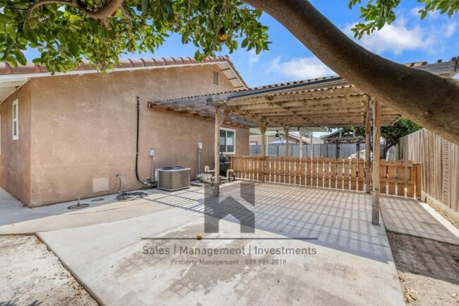 Building Photo - 2651 Elsinore St