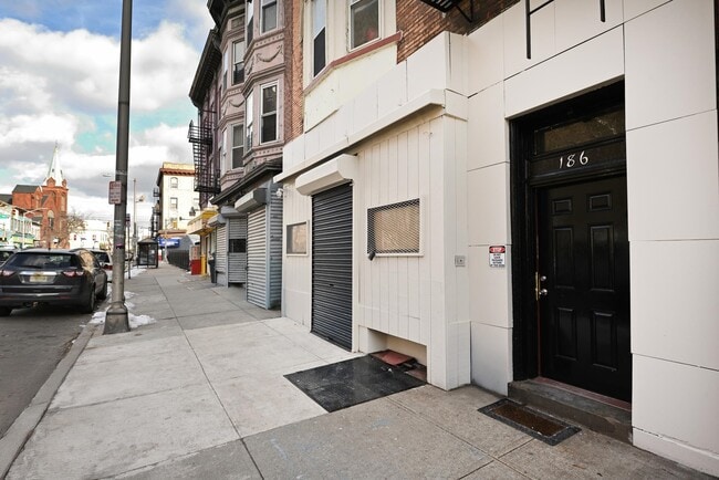 Building Photo - 186 Ocean Ave