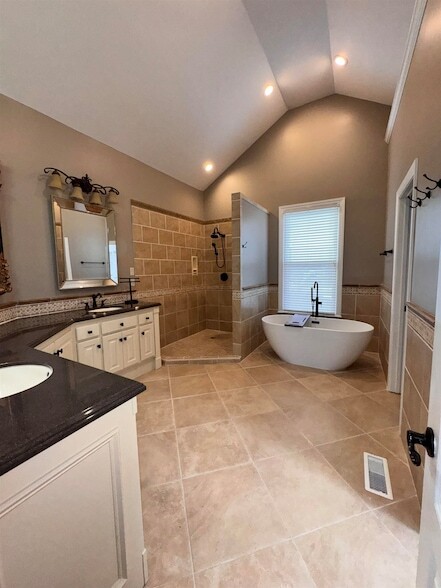 Building Photo - 3771 Waterford Dr