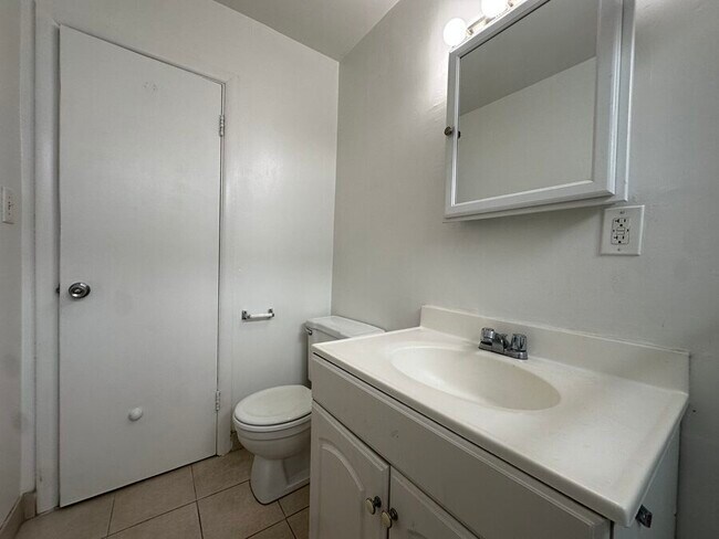 Building Photo - 21 Thornton Ave