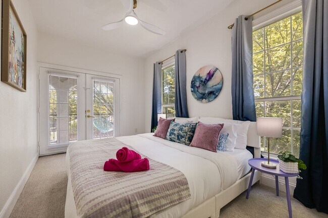 Building Photo - 5624 Eastside Ave