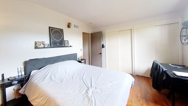 Building Photo - WALK TO SDSU! 5 bed 2 bath House w/ A/C