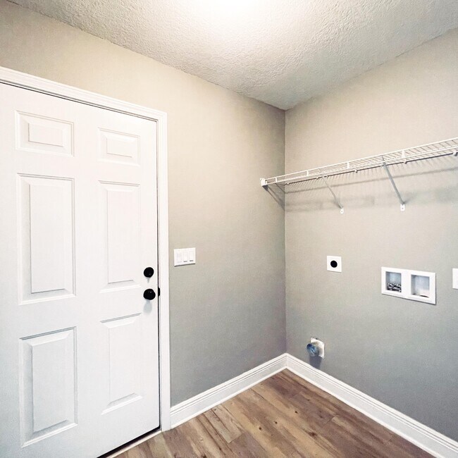 Building Photo - 2386 Barberee Dr
