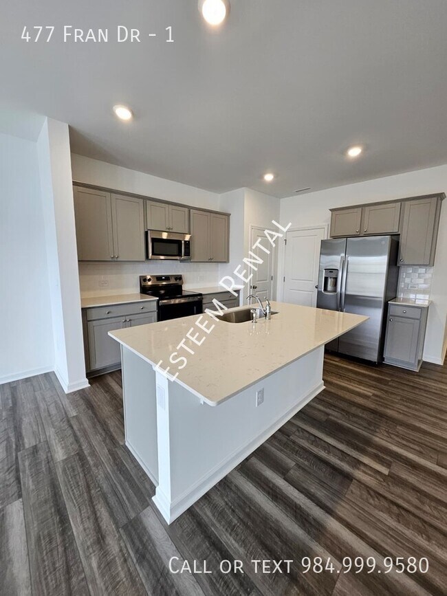 Building Photo - 477 Fran Dr