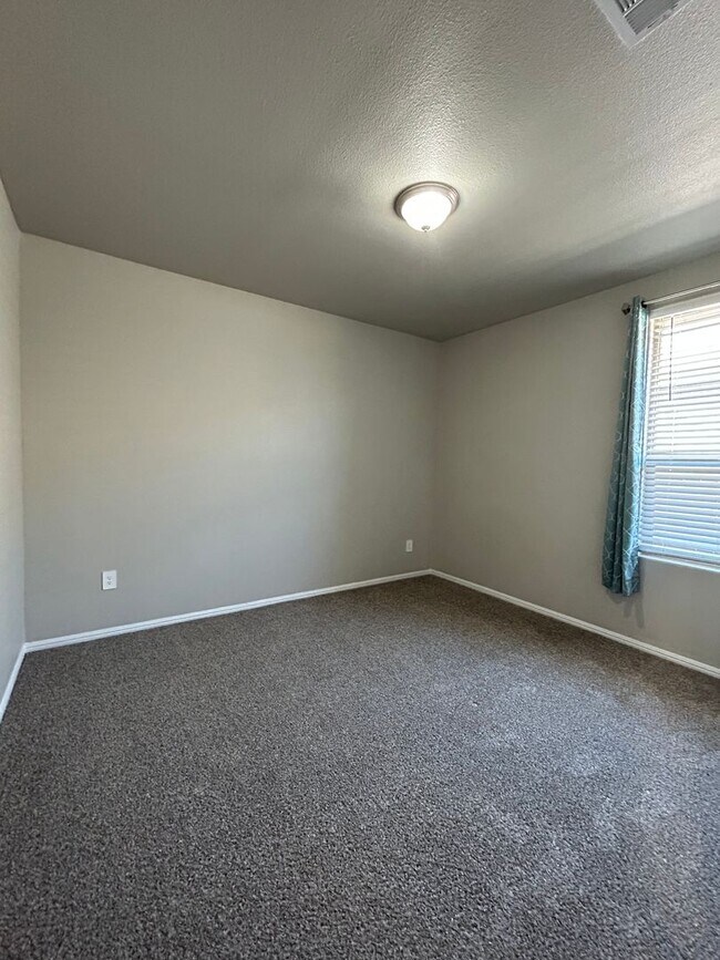 Building Photo - Back on the Market!!  Beautiful 5 Bedroom Home in Desert Ridge
