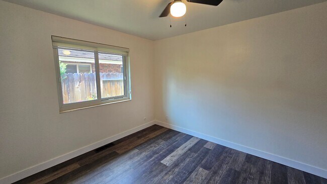 Building Photo - 100 Hunter Lake Dr