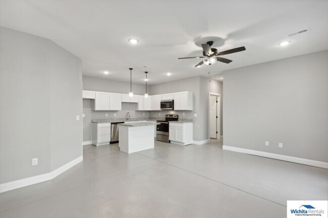 Building Photo - 1012-1012 W 55th St S