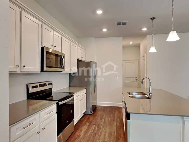 Building Photo - 1115 Walden Pond Dr