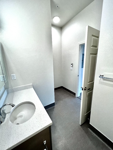 Building Photo - 2330 Yakima Ct