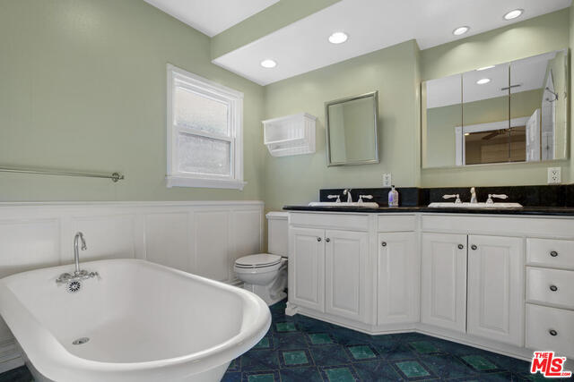 Building Photo - 7432 Westlawn Ave