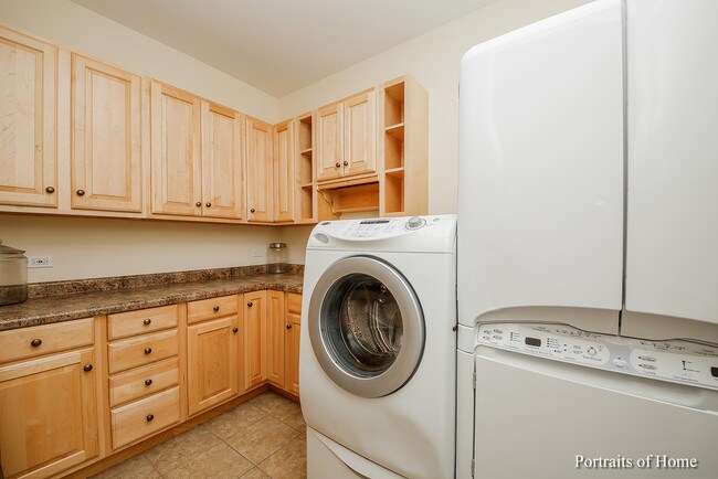 Building Photo - 5S550 Radcliff Rd