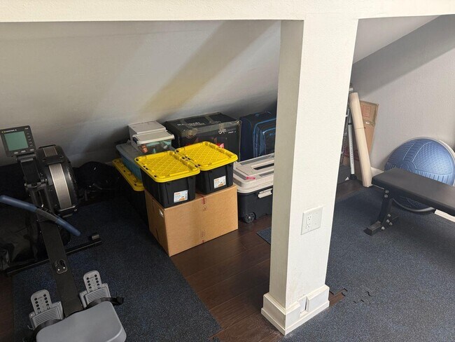 Building Photo - 422 Canterbury Ct NW