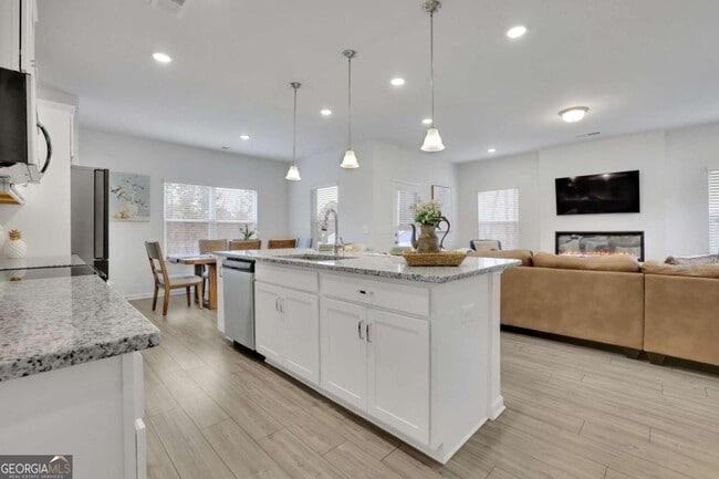 Building Photo - 803 Dundee Wy