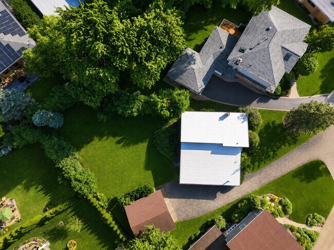 Building Photo - 406 Sunset Dr