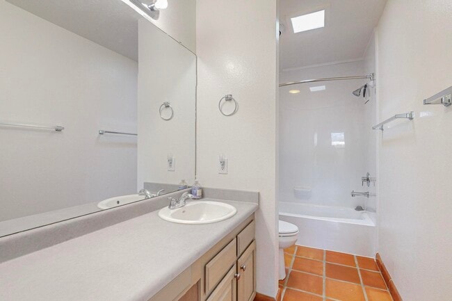 Building Photo - 876 Tramway Ln Ct NE