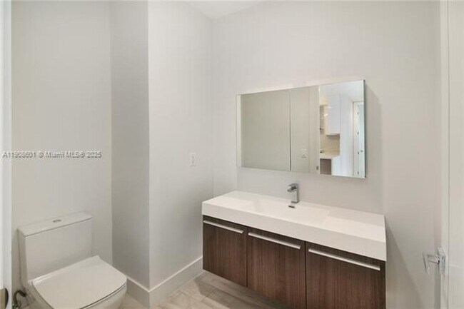 Building Photo - 14951 Royal Oaks Ln