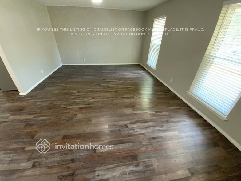 Building Photo - 2805 Ladona Dr