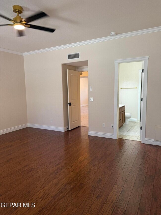 Building Photo - 3737 Tierra Campa Dr