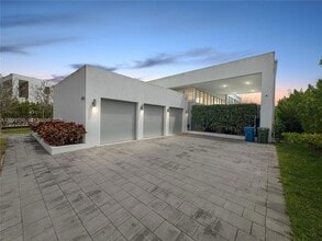 Building Photo - 16582 Botaniko Dr S
