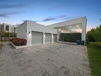 Building Photo - 16582 Botaniko Dr S