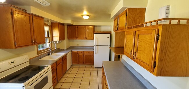 Building Photo - 1163 Higgins Ave