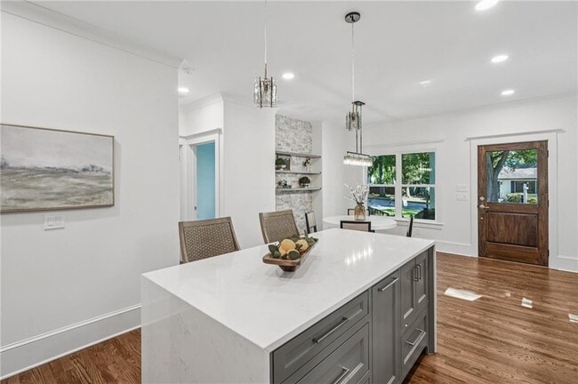 Building Photo - 1036 Dell Ave SE