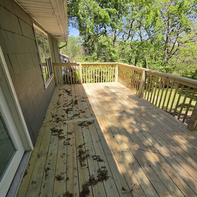 Building Photo - Spacious 4 bedrooms and 2 full baths home located on Holmes Rd in Kansas City, MO