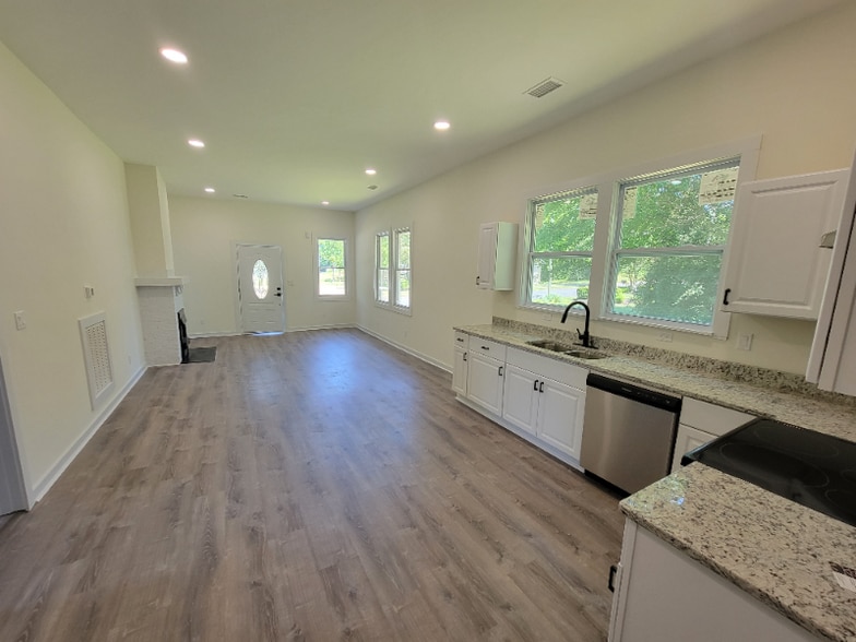 Building Photo - 306 E Florida St