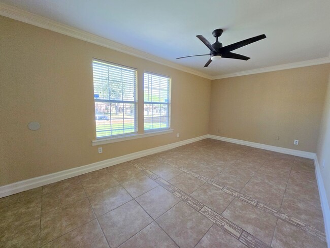 Building Photo - 2,465sf EXPANSIVE HOME IN THE HARLINGEN ME...