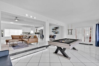 Building Photo - 1712 NE 18th Ave