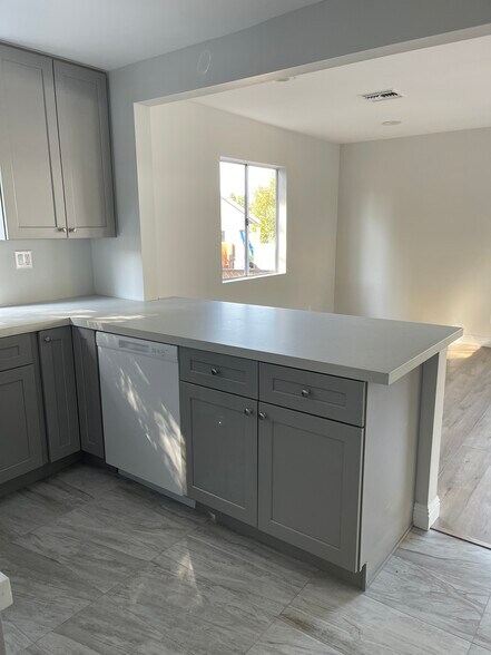 Building Photo - 4803 Lowell Ave