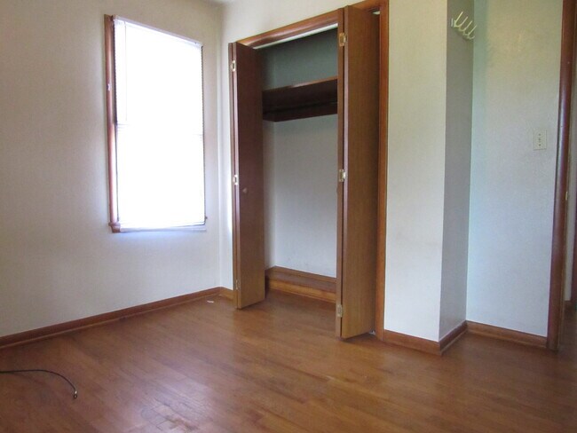 Building Photo - *** 50% OFF 1ST MONTH'S RENT IF LEASE SIGN...