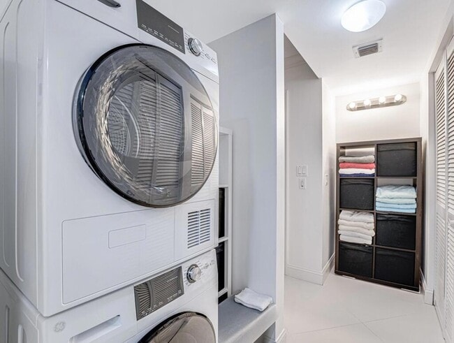 Building Photo - 3605 S Ocean Blvd