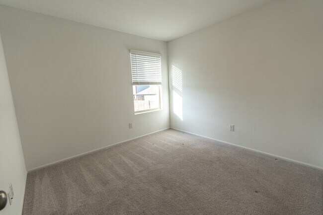 Building Photo - 27006 Breakaway Ln