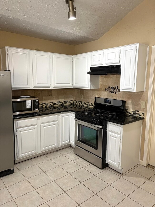 Building Photo - 2426 Planters Row