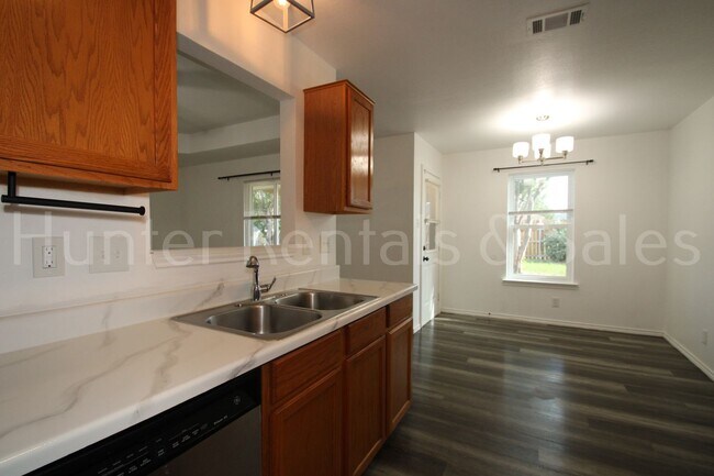 Building Photo - Charming 3-Bedroom Home Minutes from Fort ...