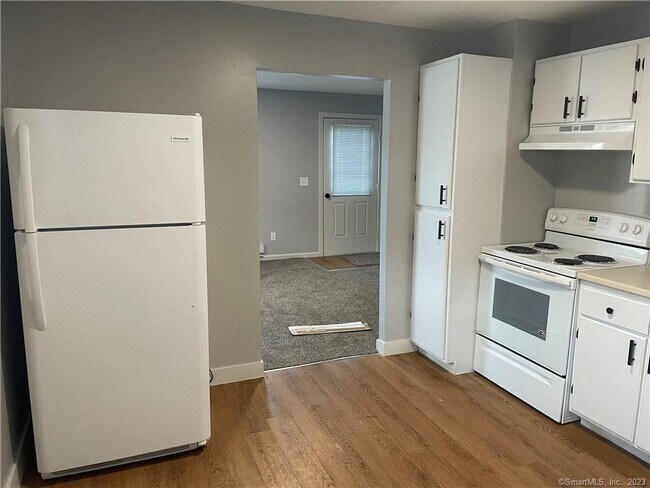 Building Photo - 83 Midway Oval