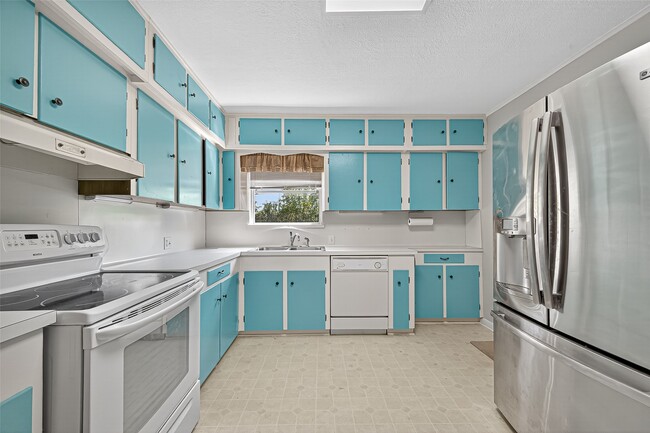 Building Photo - 10005 Hazelhurst Dr