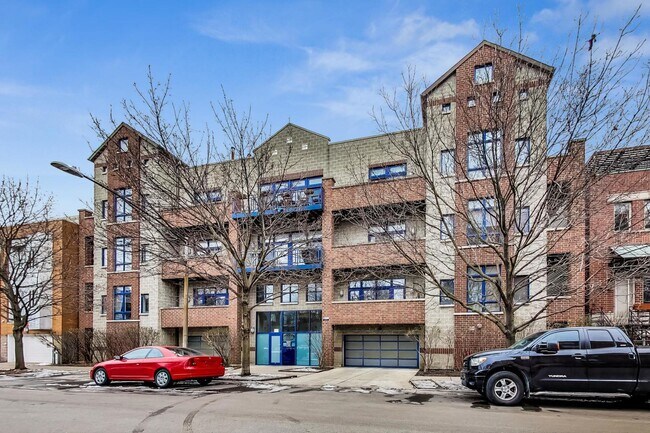 Primary Photo - 2251 W St Paul Ave
