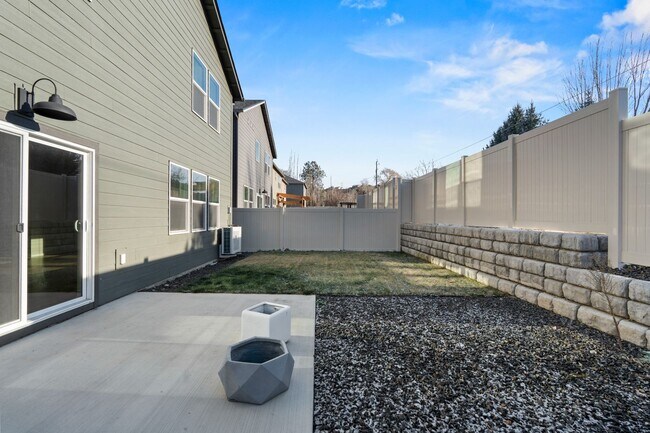 Building Photo - 2 year old 4 Bed 3 bath Liberty Lake Home offering 2330 sq/ft of living space