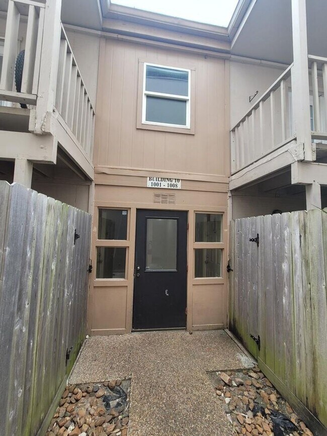 Building Photo - 215 Post Office #1001