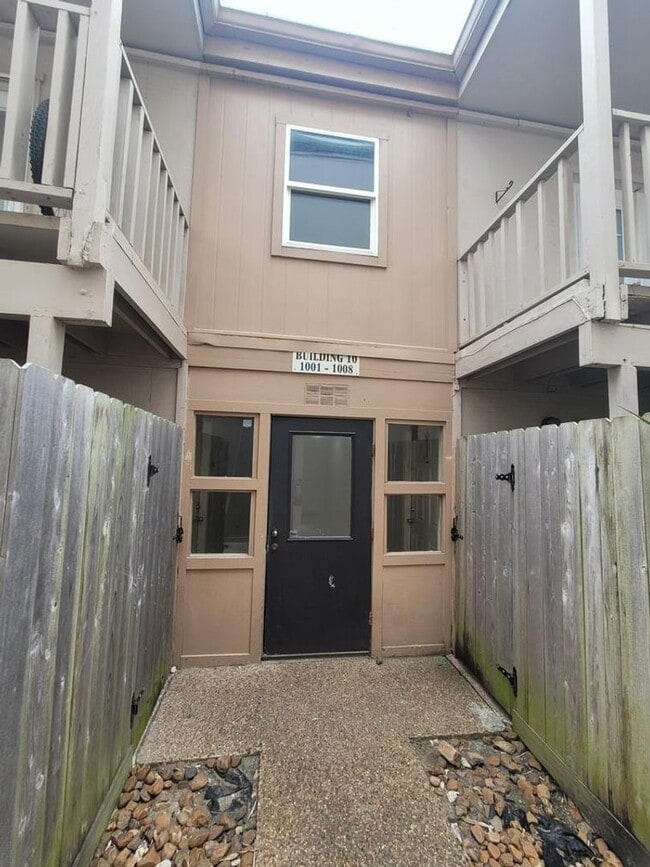 Building Photo - 215 Postoffice St