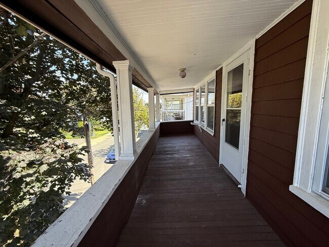 Building Photo - 135 Mills St