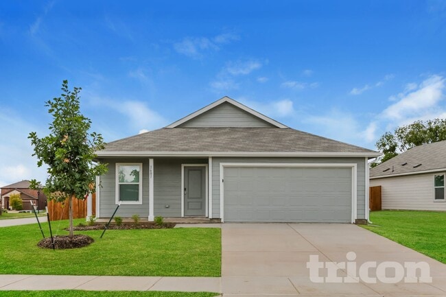 Building Photo - 1601 Parlier St