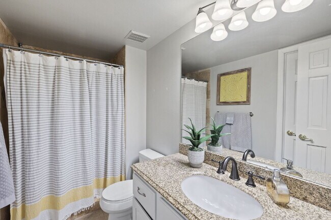 Building Photo - Spacious 6-Bedroom Broadmoor Rental with M...