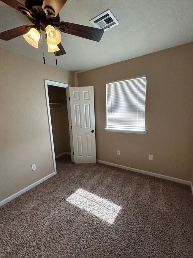 Building Photo - 3 bedroom NOW AVAILABLE in the MAC school ...