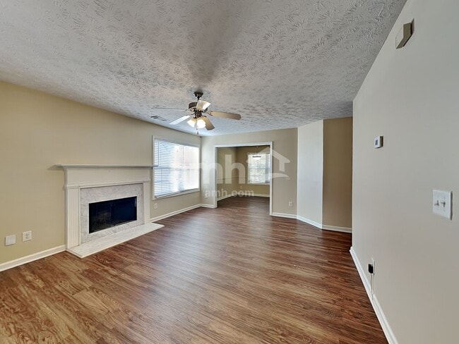 Building Photo - 125 Sanders Walk