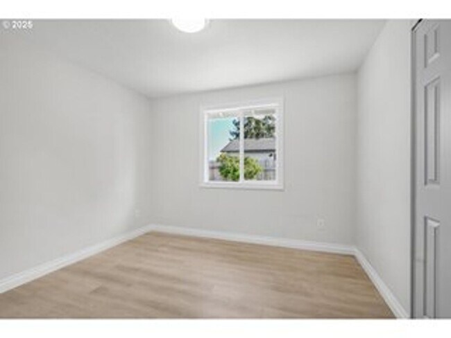Building Photo - Beautifully Remodeled 3 Bedroom Home with ...