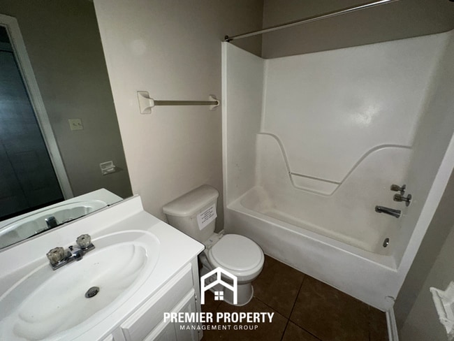 Building Photo - Cozy 3-Bedroom Memphis Rental with Brick Fireplace, High Ceilings & Fenced Yard