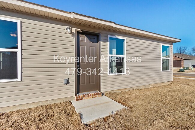 Building Photo - Brand new 3 bedroom, 2 bathroom home in Fayetteville, Arkansas